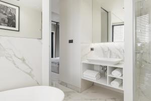 ห้องน้ำของ Centro Design Apartments - Półwiejska