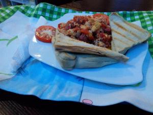 Makanan di atau berdekatan hotel