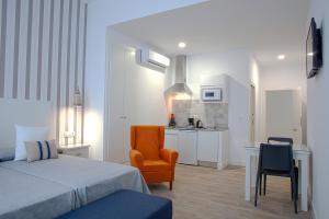 Televízia a/alebo spoločenská miestnosť v ubytovaní Hotel Apartamentos MPD