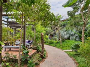 Градина пред Vela Phu Quoc Resort