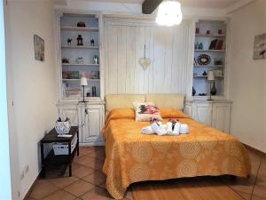 A bed or beds in a room at Il Salotto di via Giulia