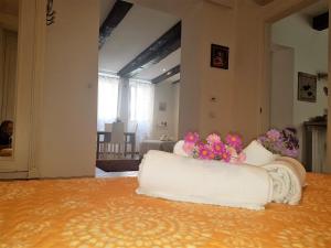 A bed or beds in a room at Il Salotto di via Giulia
