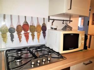 A kitchen or kitchenette at Il Salotto di via Giulia