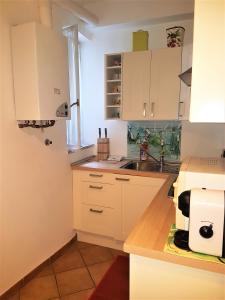 A kitchen or kitchenette at Il Salotto di via Giulia