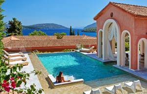 בריכת השחייה שנמצאת ב-Villa Veneziano Suites & Villa או באזור