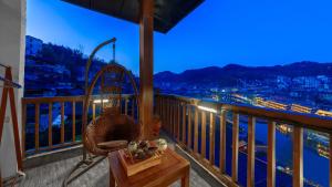 Pemandangan gunung umum atau pemandangan gunung yang diambil dari homestay