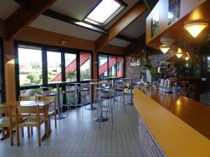 Hotel le Bretagne tesisinde bir restoran veya yemek mekanı