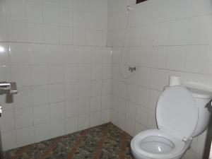 Bilik mandi di Kahyuna Guesthouse