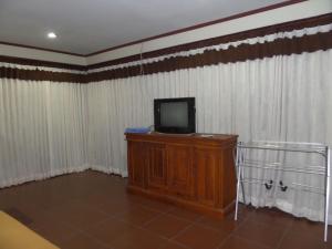 Televisyen dan/atau pusat hiburan di Kahyuna Guesthouse