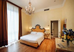 Postel nebo postele na pokoji v ubytování Grand Hotel Excelsior