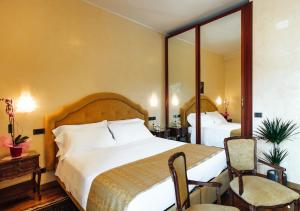 Postel nebo postele na pokoji v ubytování Grand Hotel Excelsior