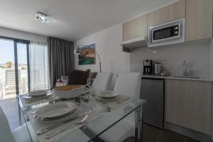 Kuchnia lub aneks kuchenny w obiekcie Bitacora Lanzarote Club