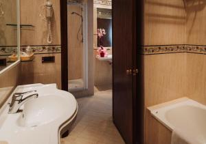 Koupelna v ubytování Grand Hotel Excelsior