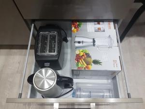 an open box with a blender and fruits and vegetables at Business Apartment Lippstadt Nord 50 qm in Lippstadt