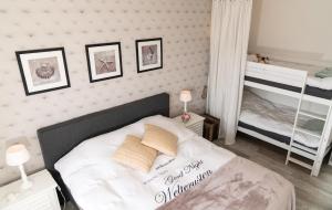 Кровать или кровати в номере Queens Castle