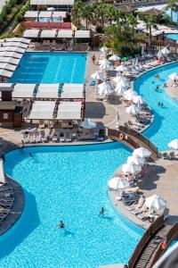 Bazén v ubytování Adalya Elite Lara Hotel - Ultra All Inclusive nebo v jeho okolí