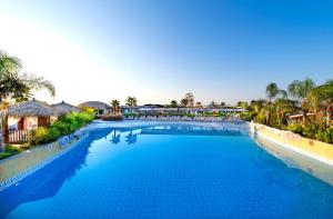 Bazén v ubytování Adalya Elite Lara Hotel - Ultra All Inclusive nebo v jeho okolí