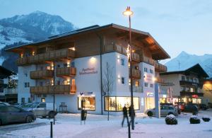 Aparthotel Waidmannsheil during the winter