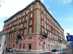 Edificio en el que se encuentra el hostal o pensión