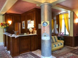 a living room with a column in the middle of a room at Hotel Abacus in Porto Mantovano