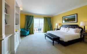 a bedroom with a large bed and a large window at The Yeatman in Vila Nova de Gaia