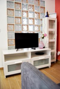 A television and/or entertainment centre at RomAmourHouse