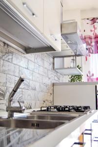 A kitchen or kitchenette at RomAmourHouse