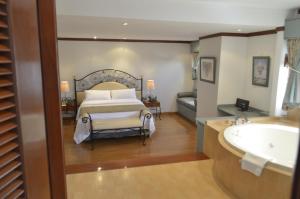 Rúm í herbergi á Daniel's Apart Hotel
