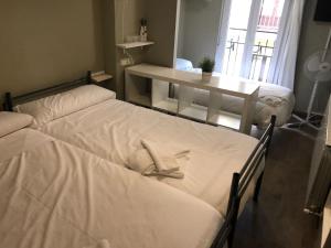 Guesthouse El Camino Urban Rooms, Pamplona, Spain - Booking.com