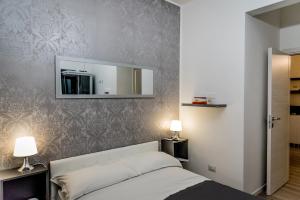 Ein Bett oder Betten in einem Zimmer der Unterkunft Inside Roma Rooms