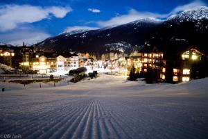 First Tracks Lodge v zimě