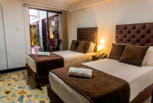 Un pat sau paturi într-o cameră la Hotel Alamos Del Parque