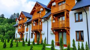 a row of houses with wooden balconies on them at U Lotnika in Szlachtowa