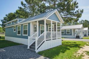 Gallery image of Grey's Point Camp Cottage 7 in Locklies