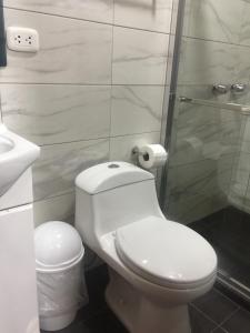 A-Hope Suite Hotel的一间浴室