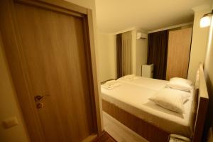 Postel nebo postele na pokoji v ubytování Hotel Aristocrat Batumi