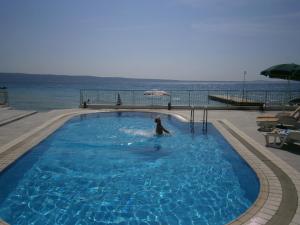 Bazén v ubytování Hotel Neva nebo v jeho okolí