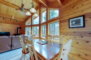 a dining room with a table and chairs in a cabin at Twin Pines Cabin in Estes Park