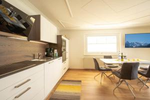 A kitchen or kitchenette at Ferienwohnung - Bergblick - Vandans