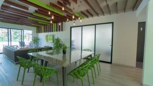 Fotografie z fotogalerie ubytování BEE Suites Santa Ana v destinaci Santa Ana