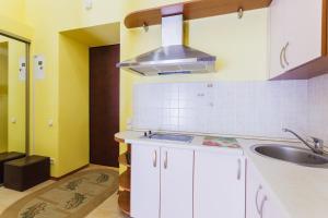 Kuchyň nebo kuchyňský kout v ubytování Kiev Centre Apartments