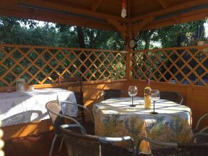 Reštaurácia alebo iné gastronomické zariadenie v ubytovaní Apartamenty w Jurgowie Świstokówka