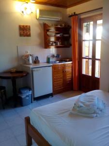 A bed or beds in a room at Pansion Matoula