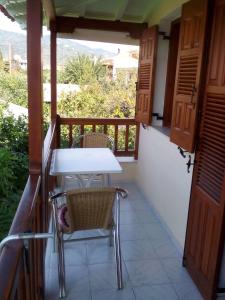 A balcony or terrace at Pansion Matoula