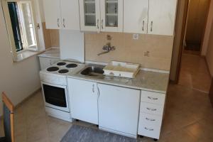 Кухня или мини-кухня в Gala Apartments
