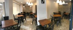 Restoran või mõni muu söögikoht majutusasutuses Cebu R Hotel Capitol