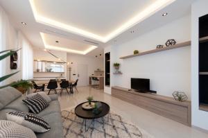 Posedenie v ubytovaní Apartamentos La Laguna II Luxury Apartments