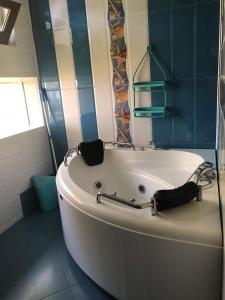 Een badkamer bij Guest House Guriani