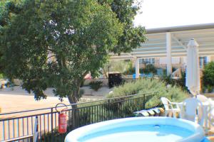 A view of the pool at Le Due Palme - Il Paradiso di Adamo or nearby