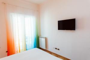 A television and/or entertainment centre at Vista Mare B&B